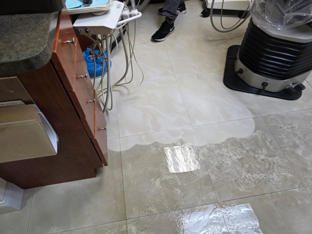 Commercial tile floor during a rinse and extraction pass