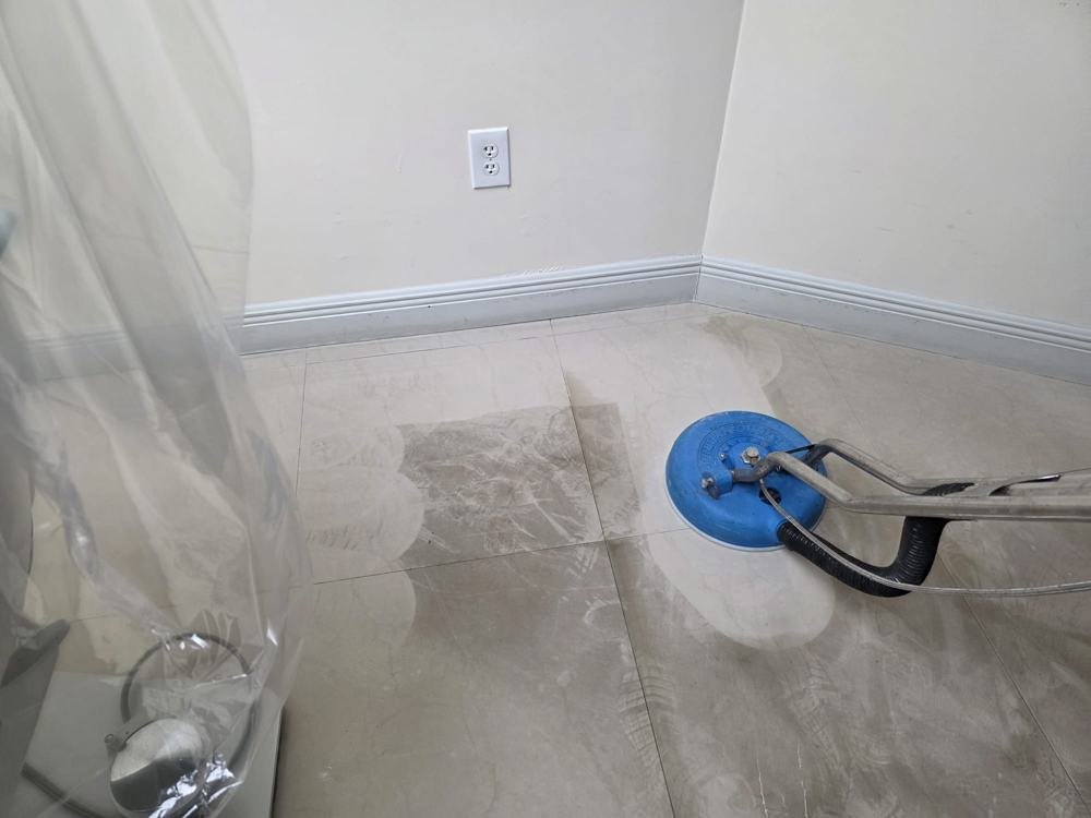 Rotary spinner tool cleaning light tile floor