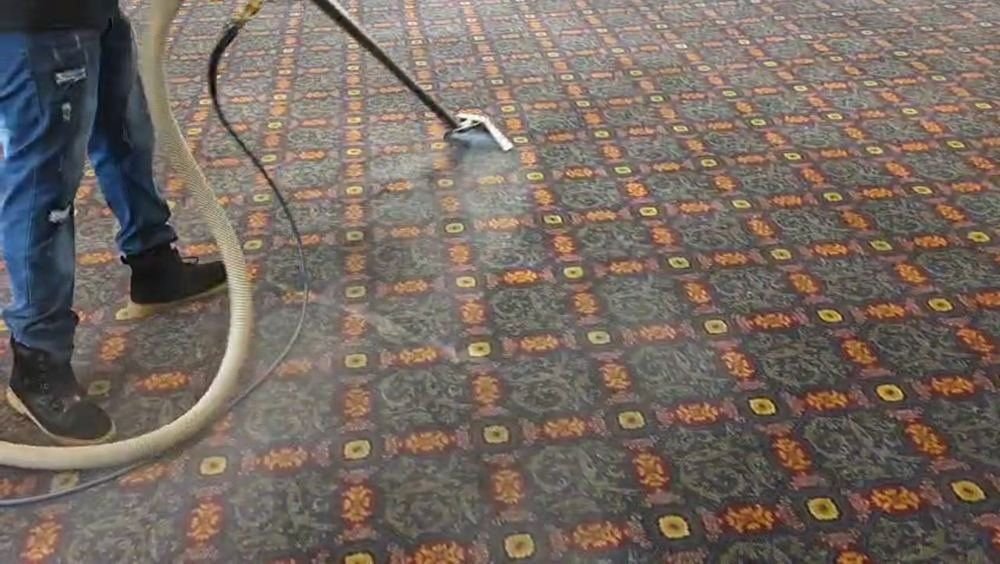 Hot water extraction on patterned carpet
