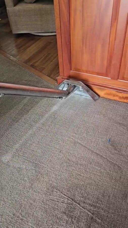 Carpet cleaning Hillsboro Beach - Steam N’ Shine team steam cleaning carpet