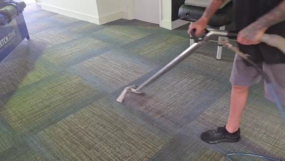 Carpet cleaning Pembroke Park - Steam N’ Shine team steam cleaning carpet